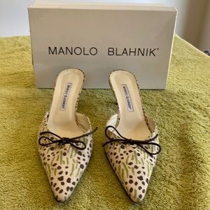Manolo Blahnik Mules Kitten Heel